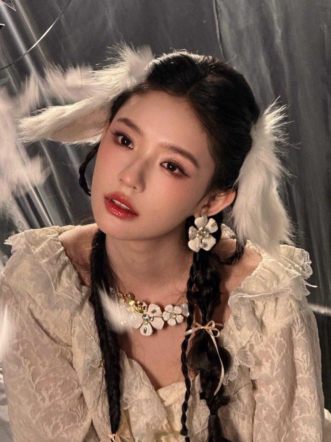 林允的玉腿，来吧[心][舔屏][舔屏][爱慕][爱慕][爱慕][色][色][色]