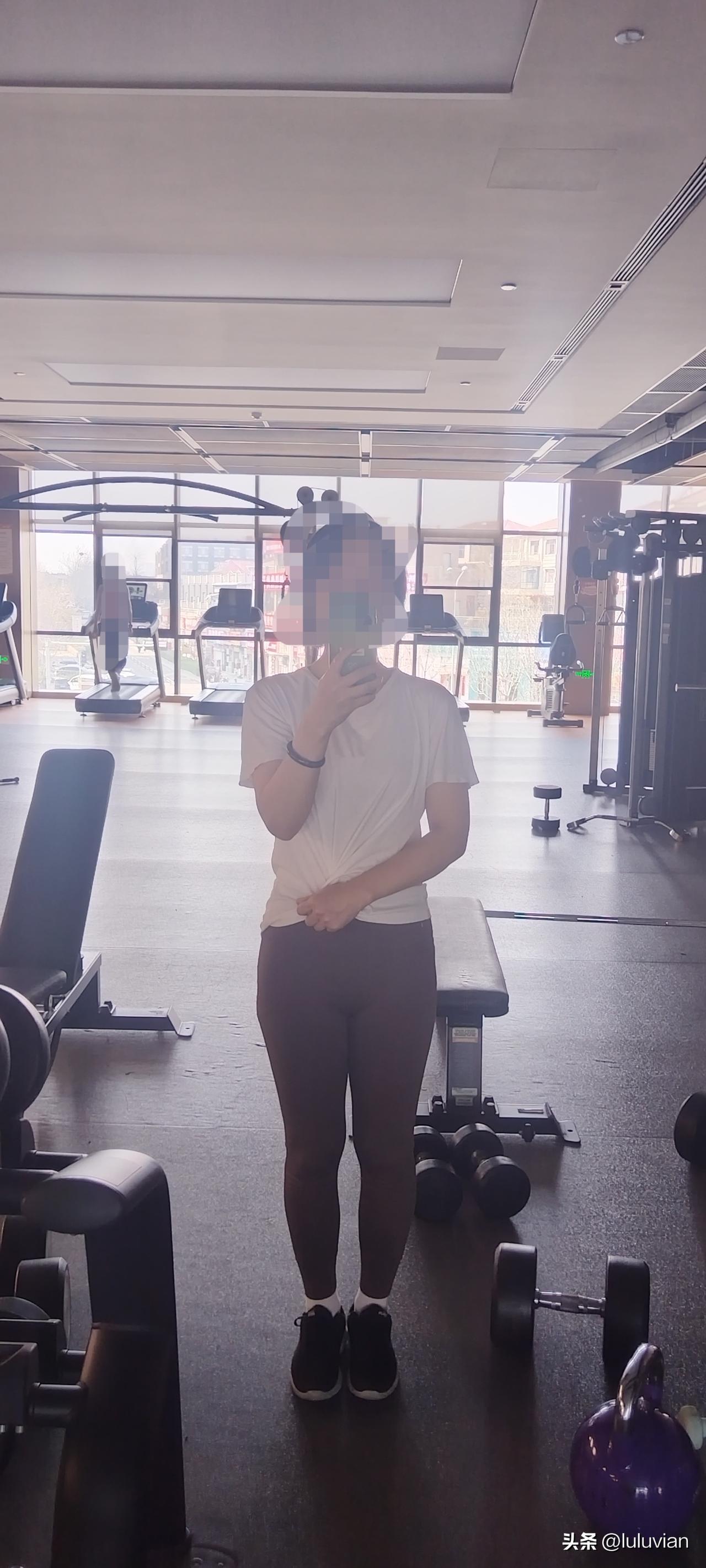 继续我的无效健身。
断断续续练了几年，以力量训练为主，毕竟肌肉对于年纪大的人还是