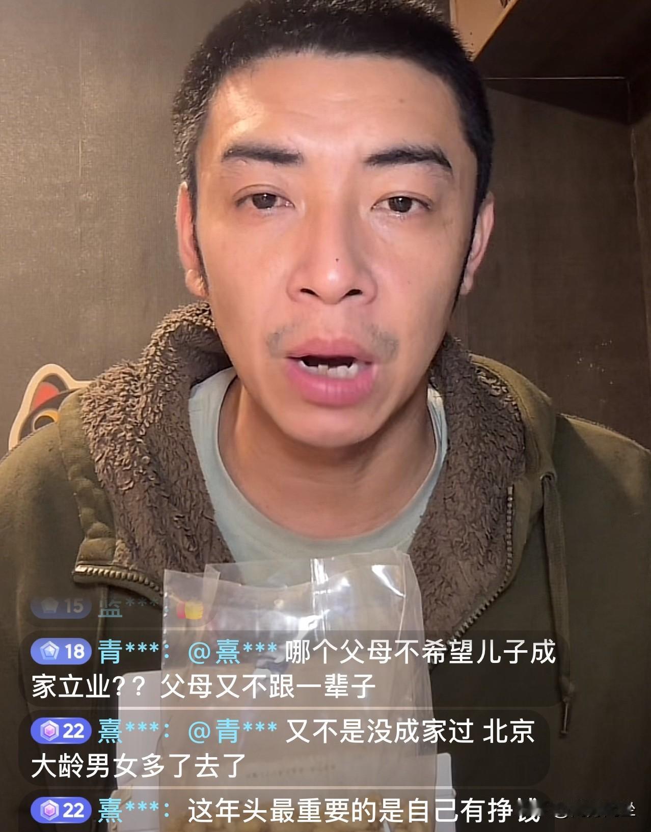 马品同的粉丝都有谁？
我记得是在夏天，有一天，马品同家换沙发套，直播间里一万人同