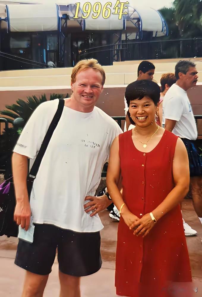 倪夏莲已经认识老外丈夫30年了。

这事还得从1989年说起，当时因为在国内发展