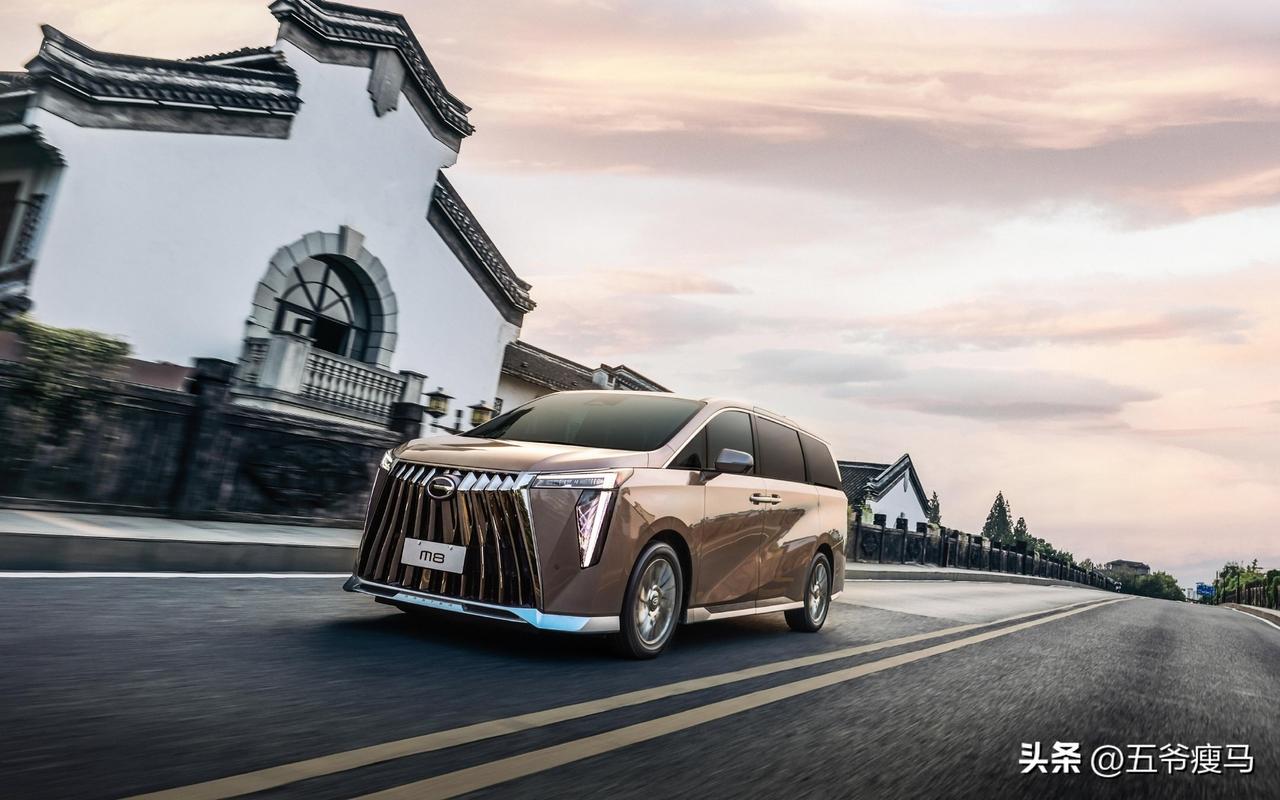 老陈这辈子就认一个理：出门要体面，坐车要舒坦，花钱要划算。自从把传祺M8 HEV