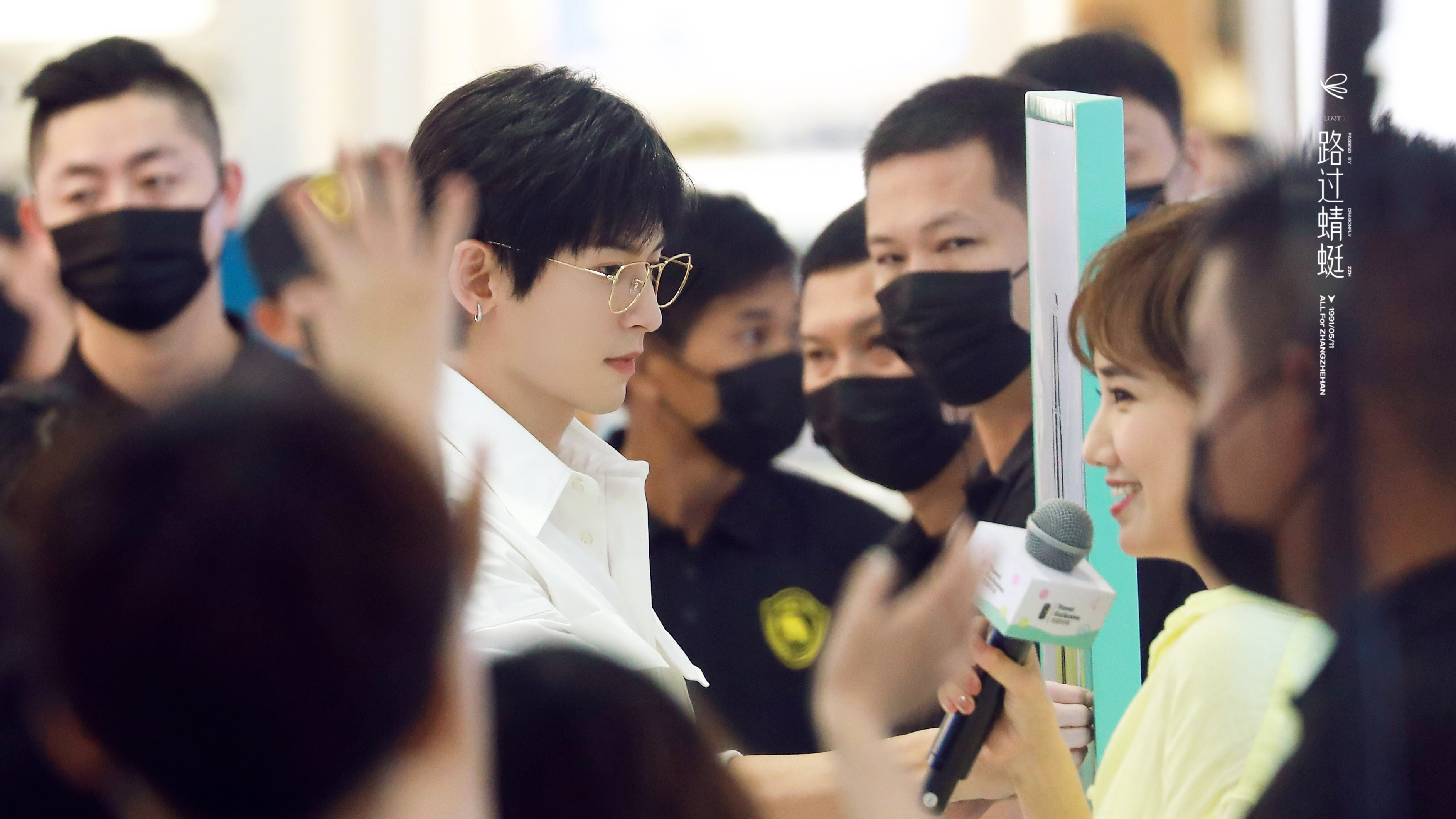 龚俊 cpf 🍊  山河令 20210729 张老师海口站台金边眼镜特别适合张
