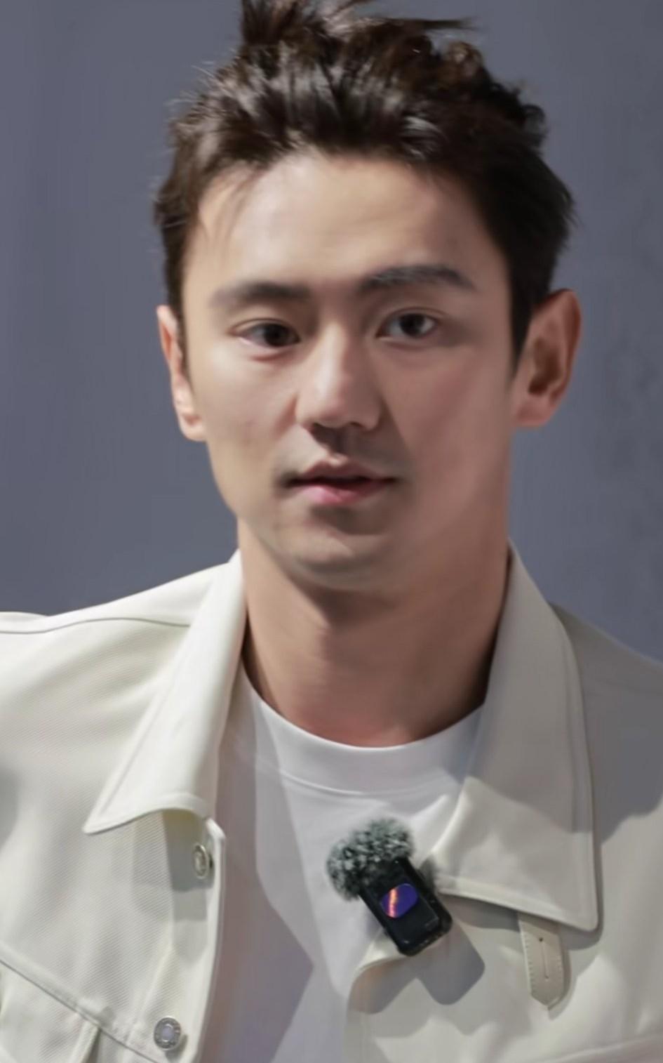 体育界的第一帅好像越长越残了，宁泽涛和杨鸣是体育界的两位大帅哥，到底谁是体育界的