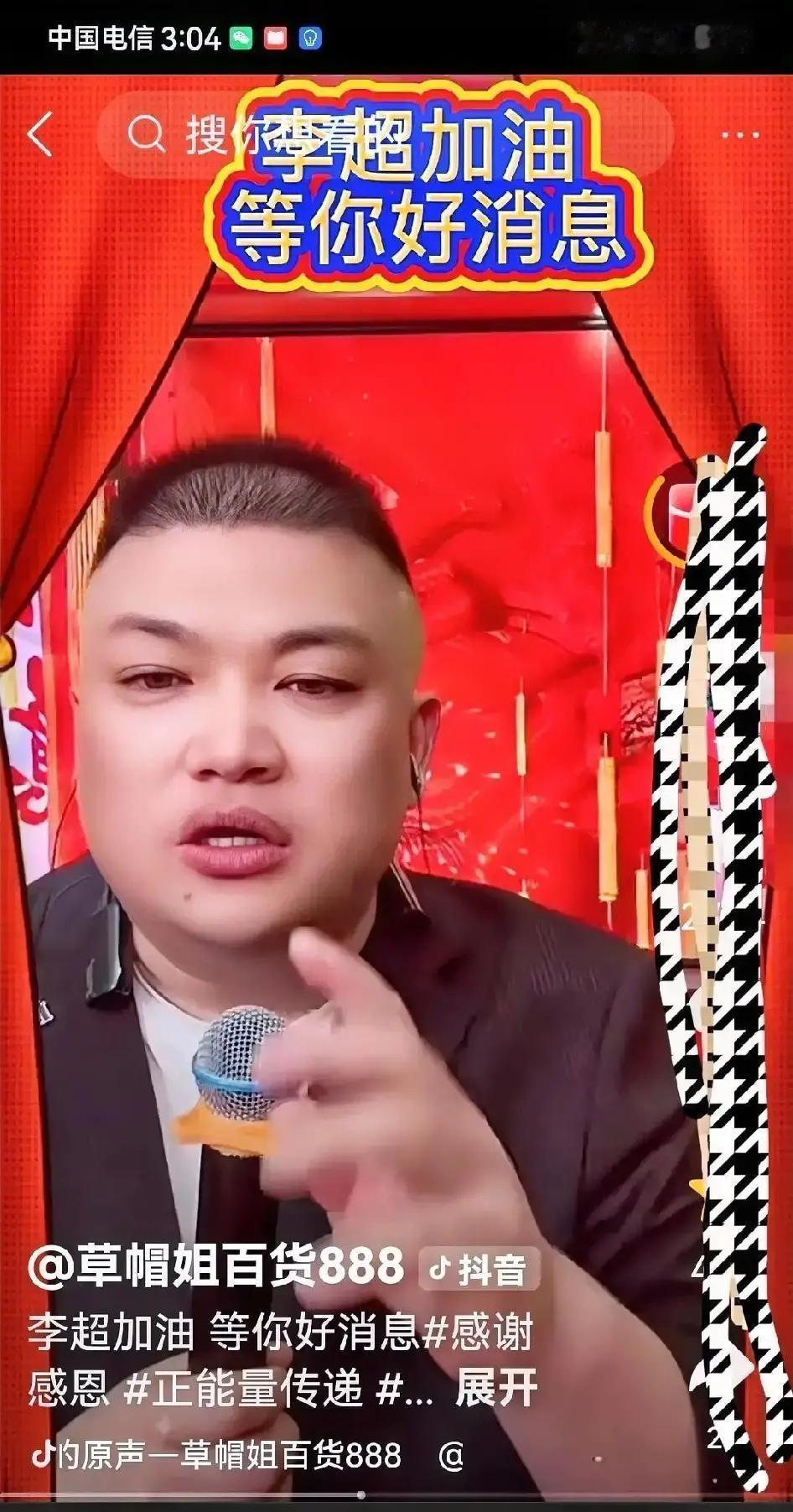 离了婚的夫妻还在一个镜头前卖货。
你说尴尬不尴尬？
可他们偏偏场场爆满。
草帽姐