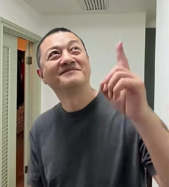 有些事，就怕放在一起对着看，一看吓一跳。
咱得先看几个最实在的数字：400万善款