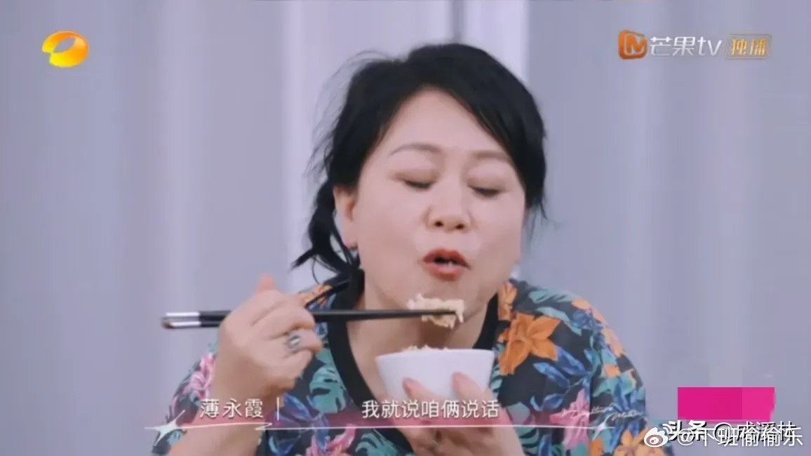 车澈李嘉格离婚李嘉格icon妈妈独自一人边吃边哭，直接情绪崩溃。节目组安排母女俩