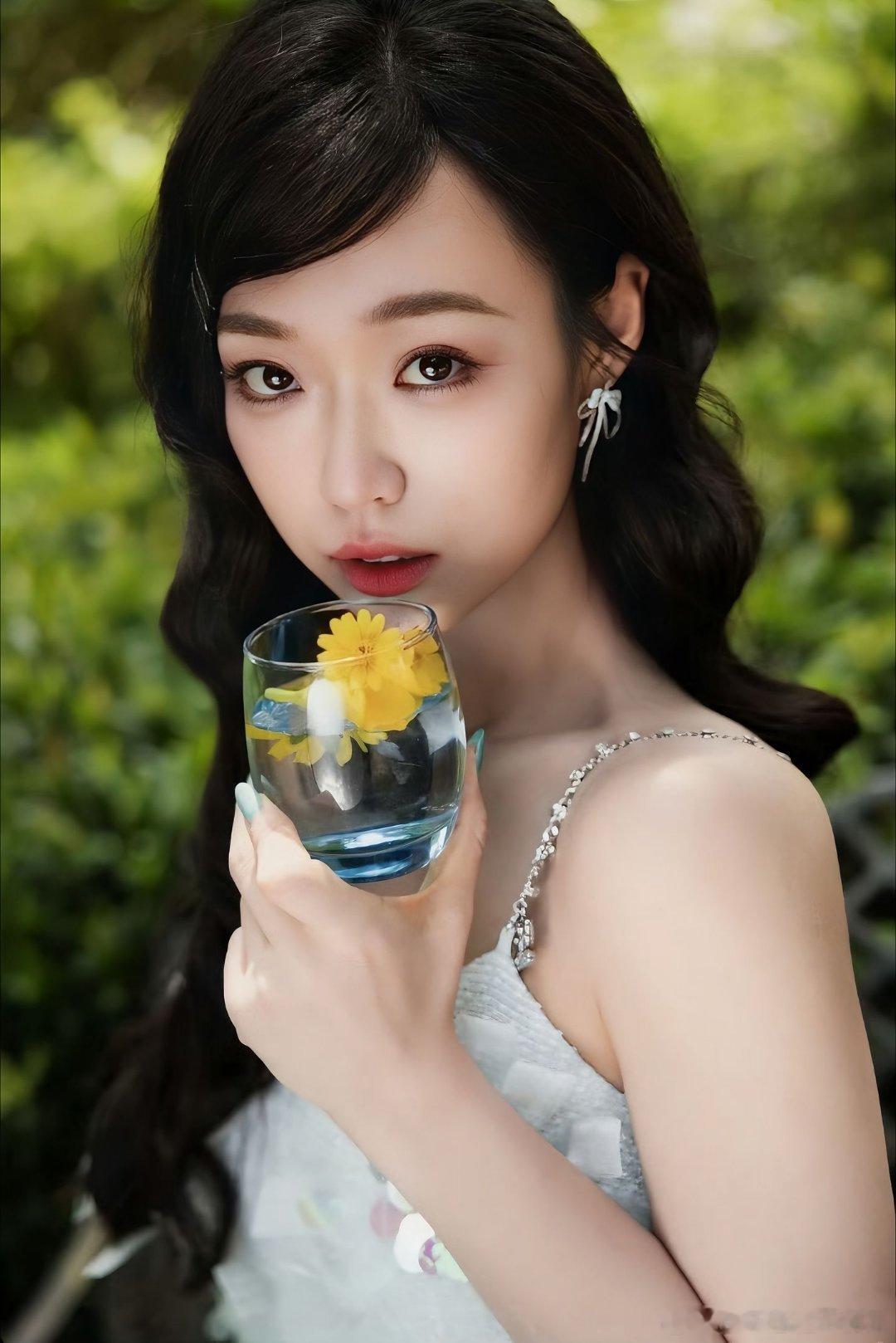 张泉灵说浪姐里最爱看管乐整活既有颜值又有实力，还爱整活能让人开心，管乐是什么人间