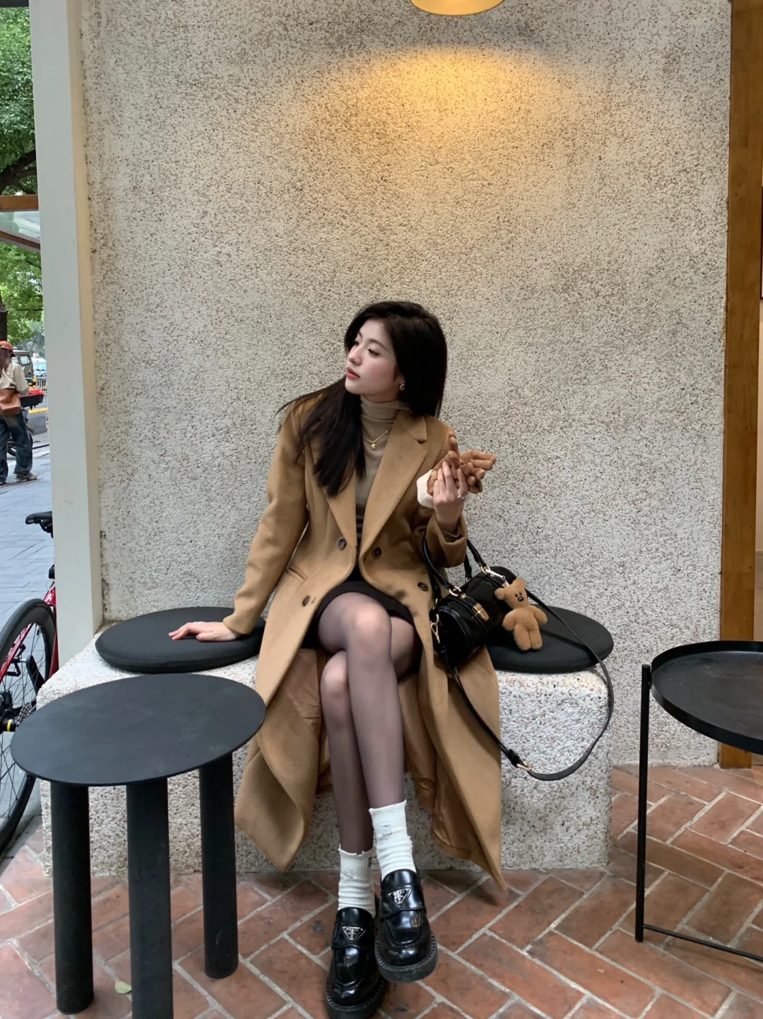 大衣➕黑丝➕白袜rose穿搭真的很绝🧸