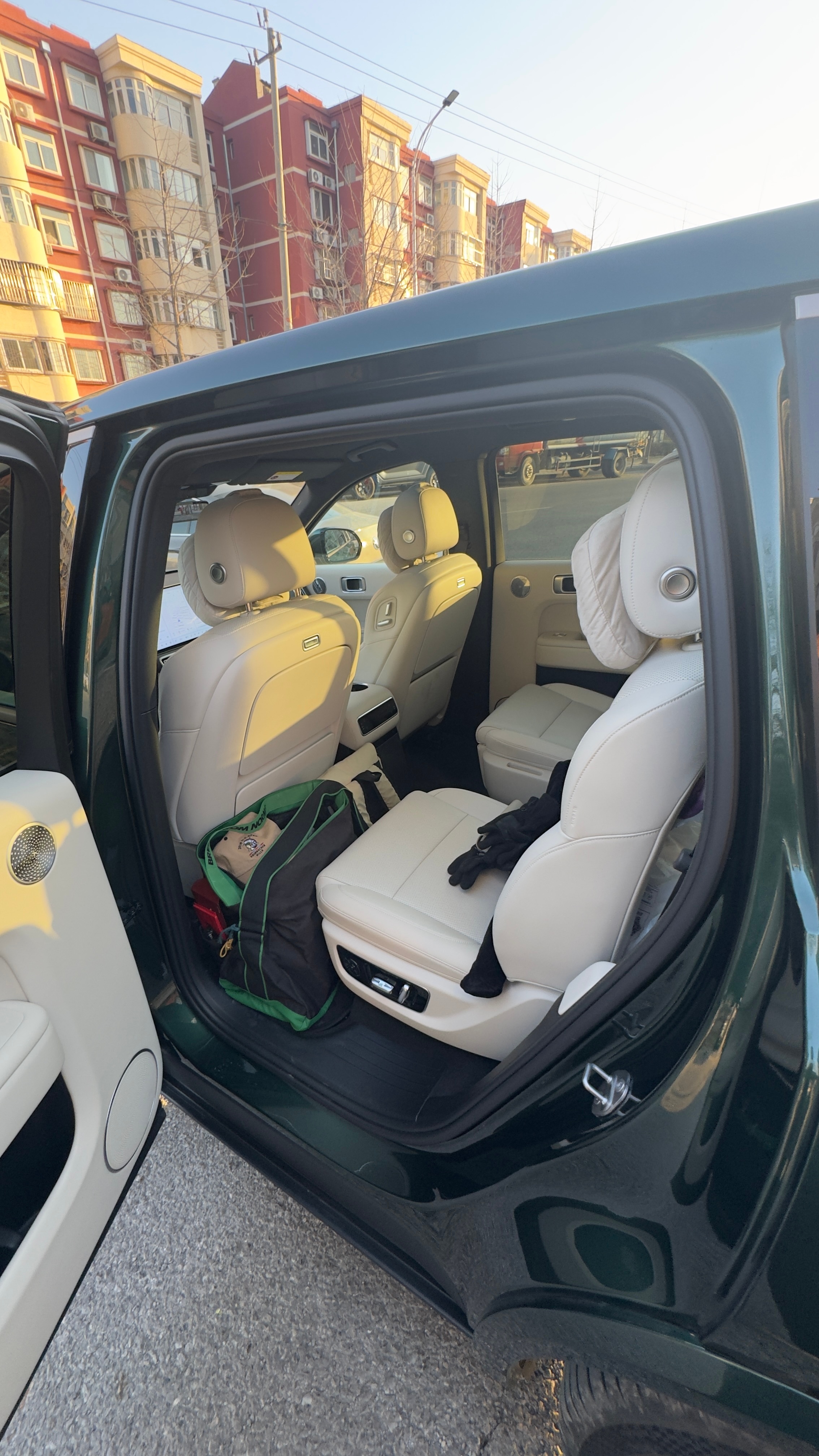 大空间、顶级智驾、座椅加热按摩大沙发，有这三大项，理想L9绝对是长途最优选🤓理