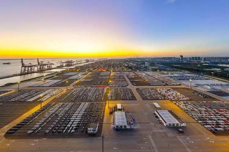 日本现在就是一只在温水中被煮熟的青蛙！三十年河东，三十年河西，从家电到互联网，从