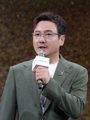 沈腾绿西装沈腾银丝眼镜腾哥今天帅的很 