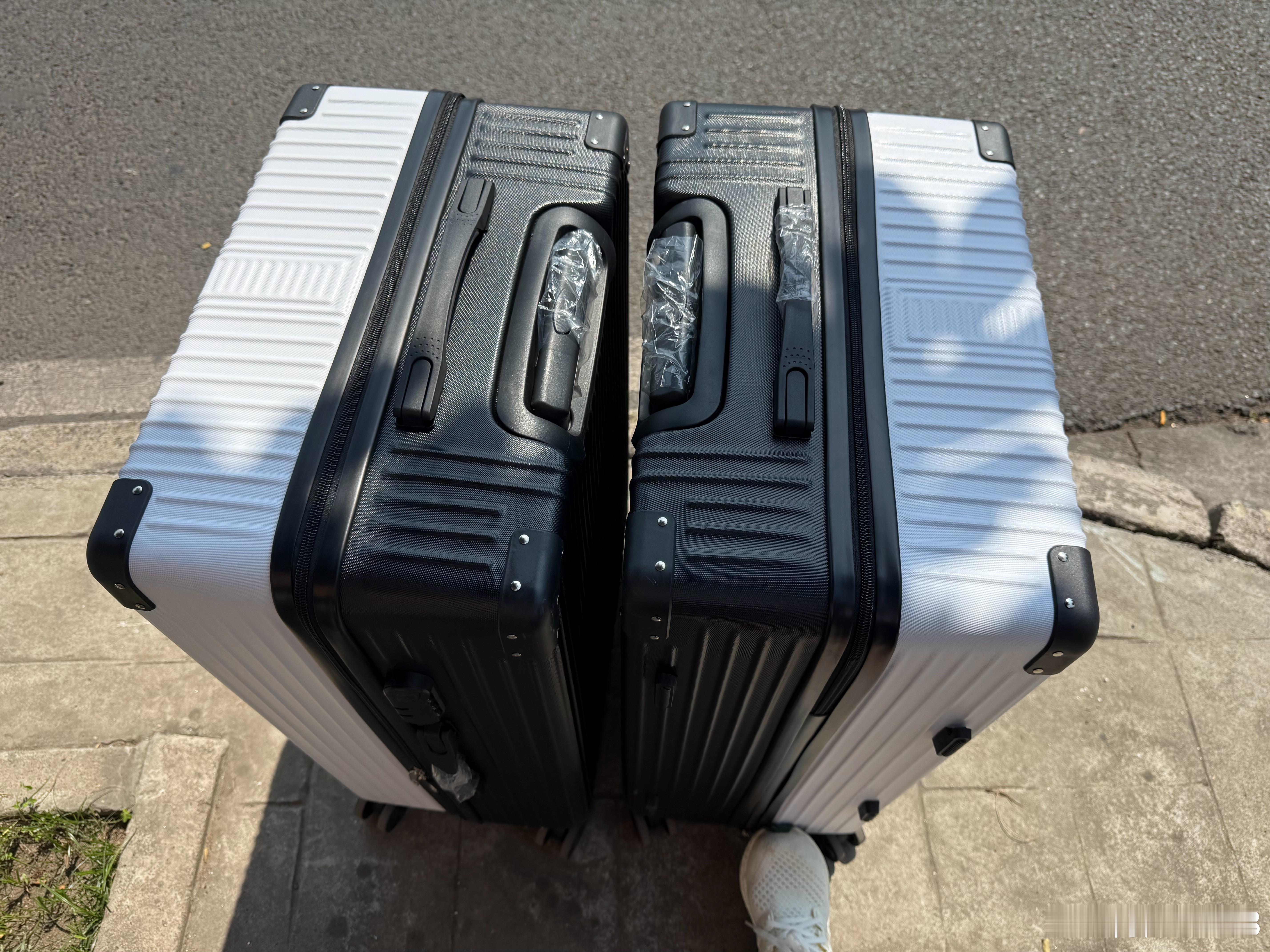 二十多年前，我刚大学毕业。那时候心里一直藏着一个执念，满心憧憬，想去遥远又广袤的