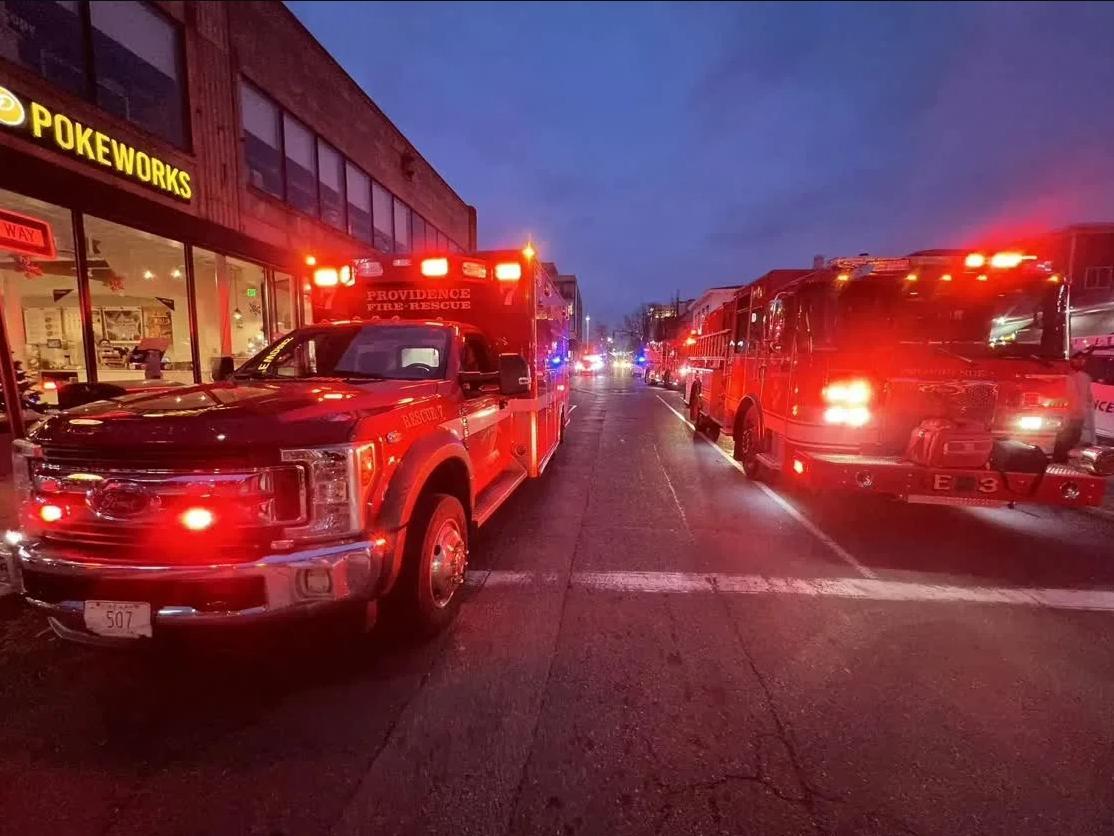 【美国布朗大学撤回第二起枪击报告 要求师生继续就地避险】当地时间12月13日，美