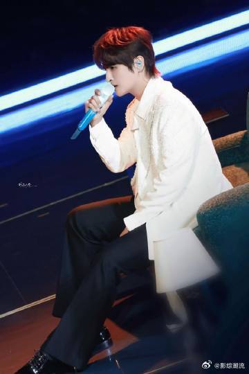 张远爱情刽子手 每当张远的歌声响起，心底的那份不安就会悄然升起。《逐玉》中的吻戏