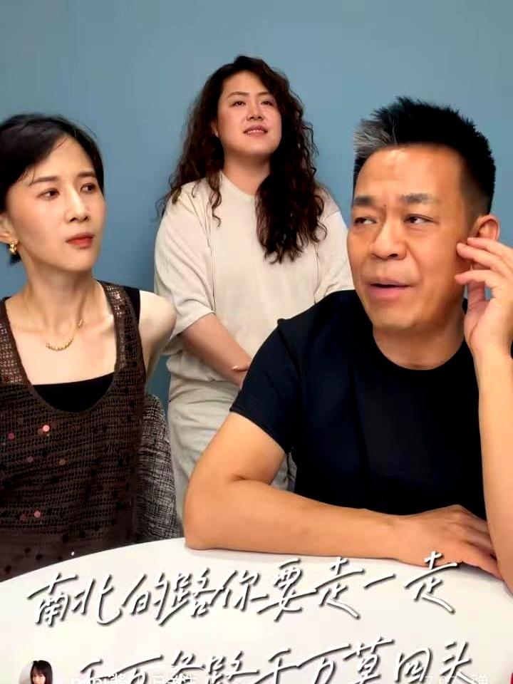 采访里孙浩一句话，把人逗乐了。
问他老了进不进养老院，他摆着手就说不去，嫌那种地
