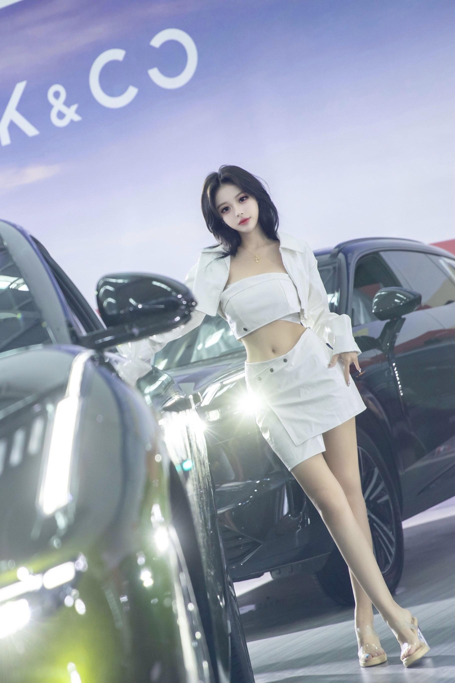 喜欢黑衣服还是白衣服呢？