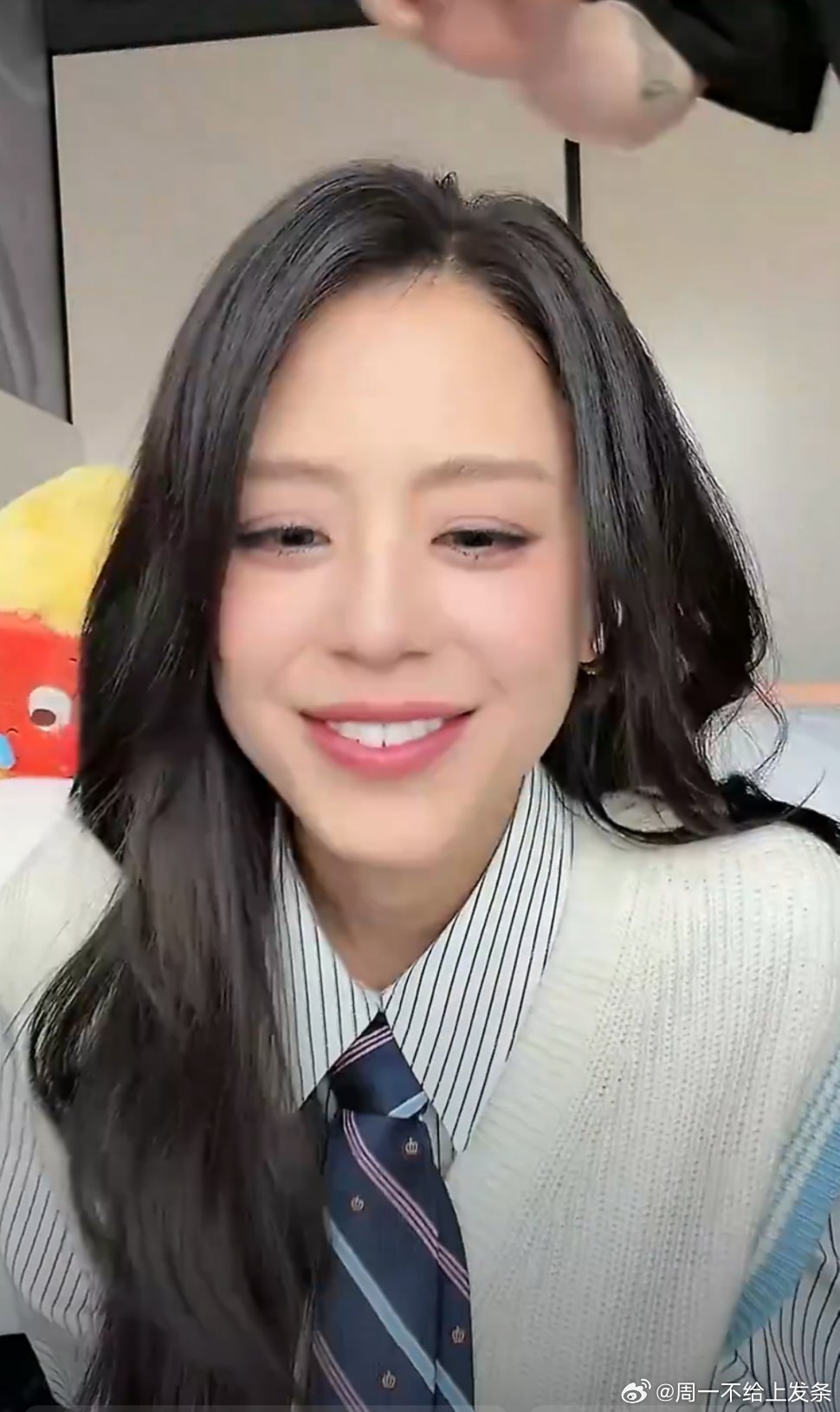 江语晨上厕所版忍住初舞台小事故超真实！江语晨现场整活“上厕所版忍住”，崩溃又好笑