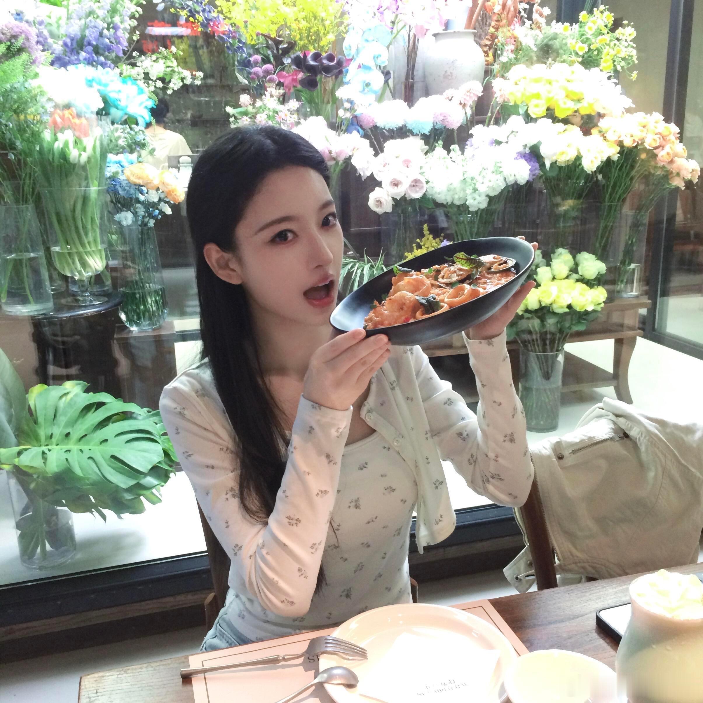 杨舒伊第一部戏就搭白鹿和丞磊原来莫离女二就是之前最美证件照杨舒伊 证件照好看不代