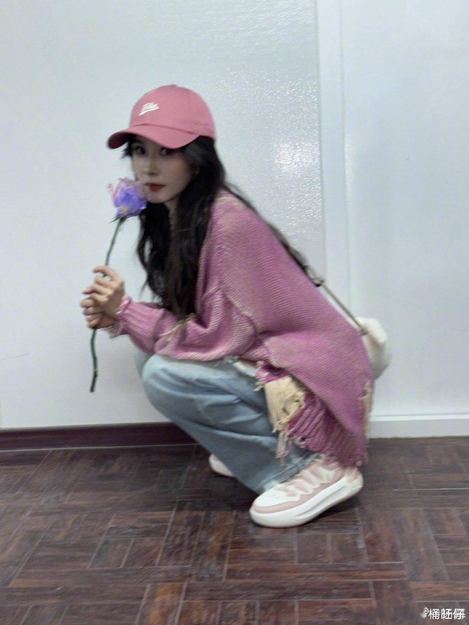 偶遇杨幂下班 偶遇大幂幂下班打卡，开工下班，好美！偶遇下班的杨幂 ​ ​​​