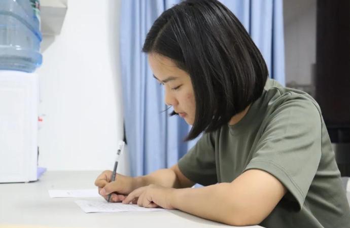 2019 年，云南女孩因 1 分之差，无缘国防科技大学。她一咬牙：我要复读，再考