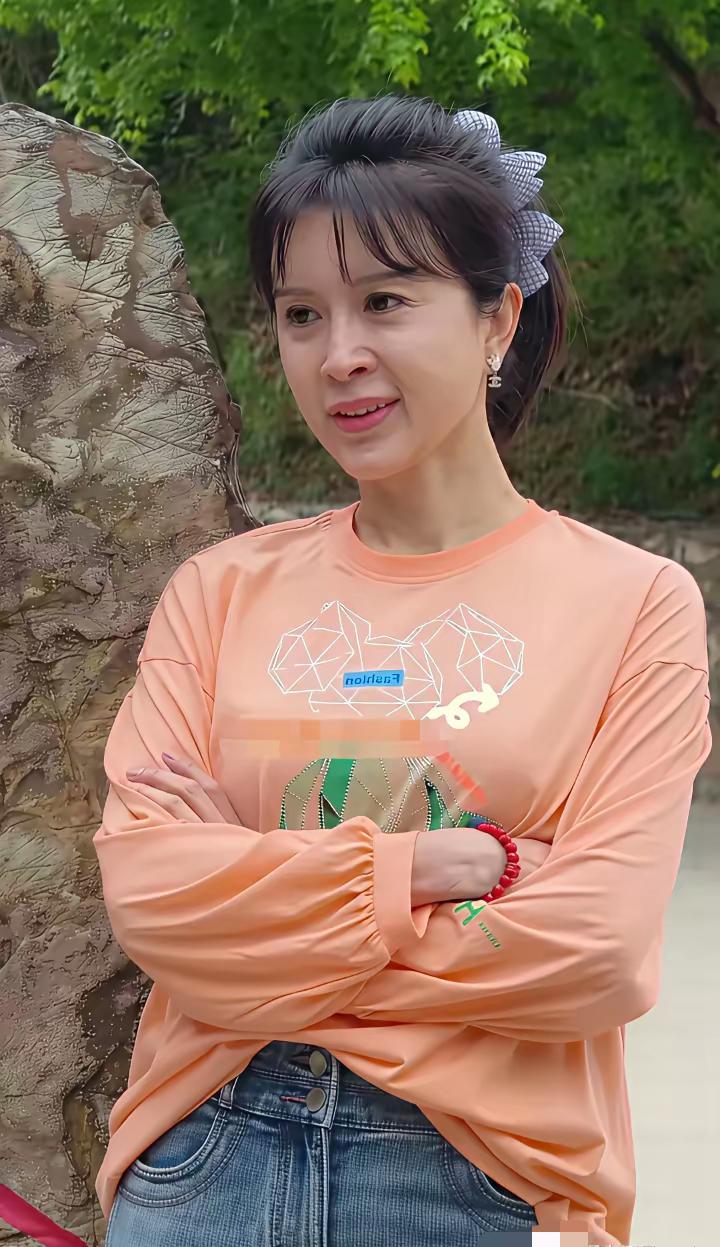 天呐，这真的是金巧巧吗？怎么变成这样了？不说名字，根本认不出来。当年的孔雀公主多