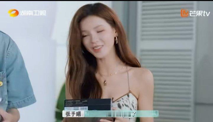 李佳琦顶级J人巴黎合伙人名场面巴黎合伙人李佳琦[超话]李佳琦顶级 J 人特质太赞