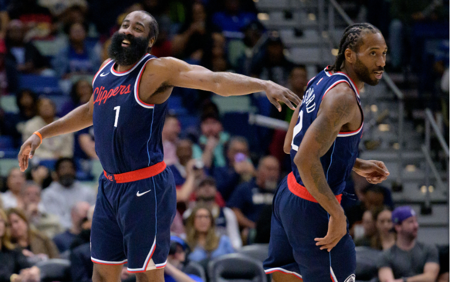 NBA常规赛，快船在主场以112-99击败活塞，豪取四连胜。此役，小卡和哈登罚球