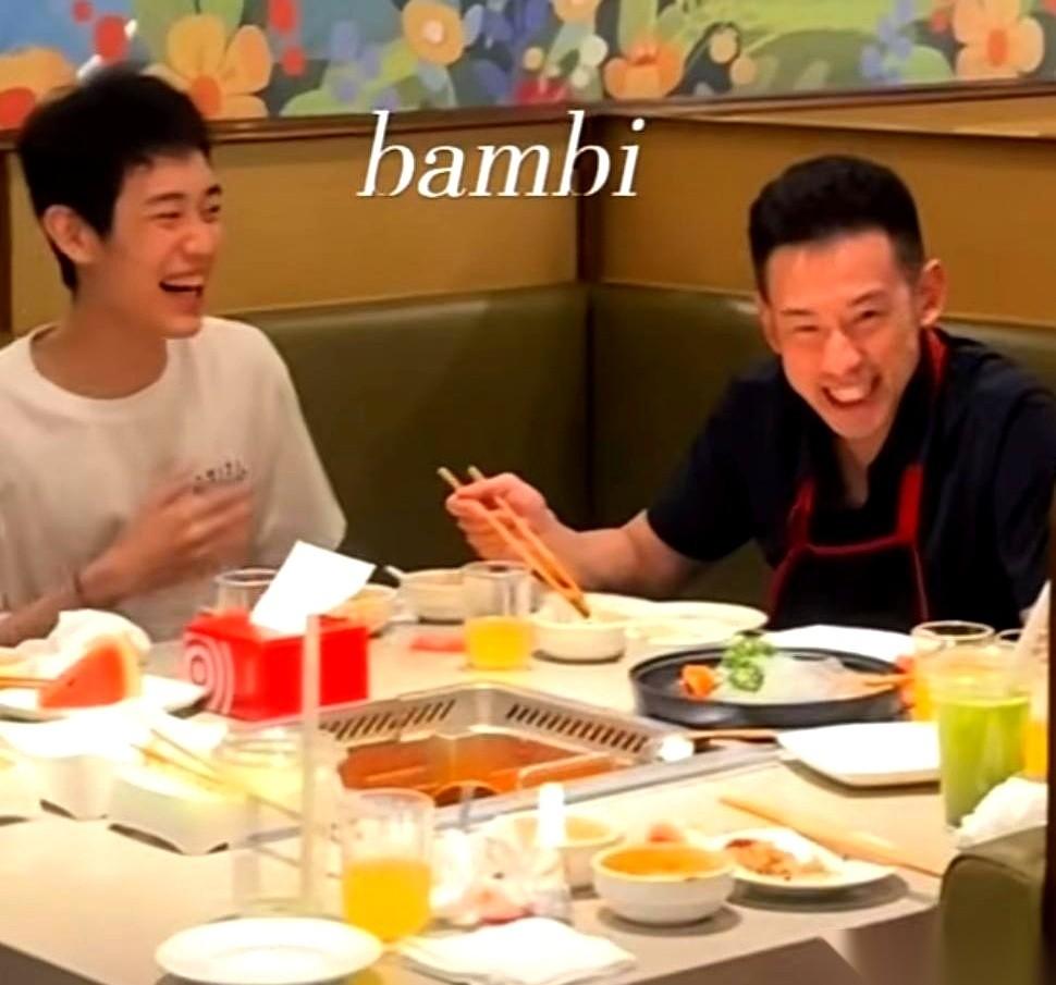 前脚刚在赛场上把张本智和干掉，后脚就被人拍到在海底捞笑得牙花子都出来了。
你敢信