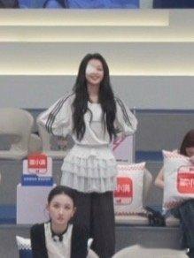 者来父就这么宠爱地看着乘风2026者来父加勒比海盗版孙怡，顶着麦粒肿都在宠溺看小