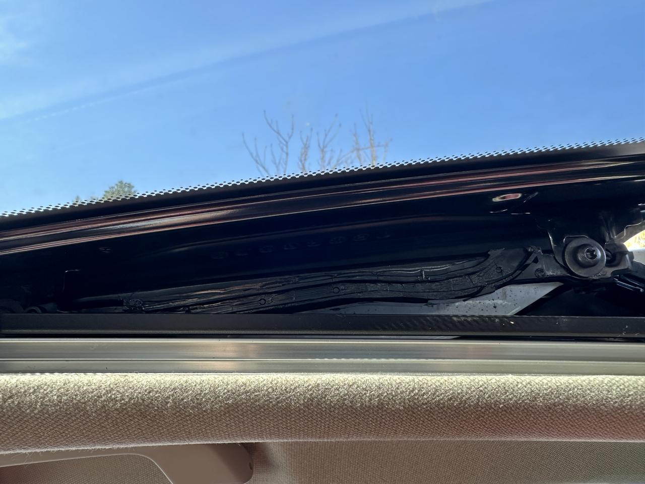 前阵子马三空调膨胀阀垫片生锈问题还没解决，天窗支架又开裂了！我的是21款次世代，