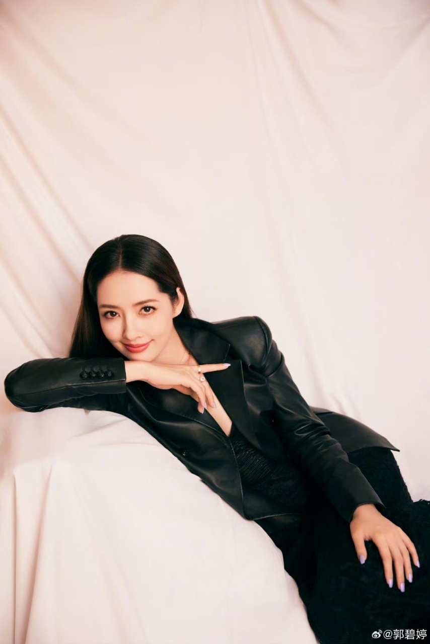 谢依霖用郭碧婷送的杯子装酱油风华合伙人 郭碧婷送的结婚礼物，谢依霖拿来装酱油了？