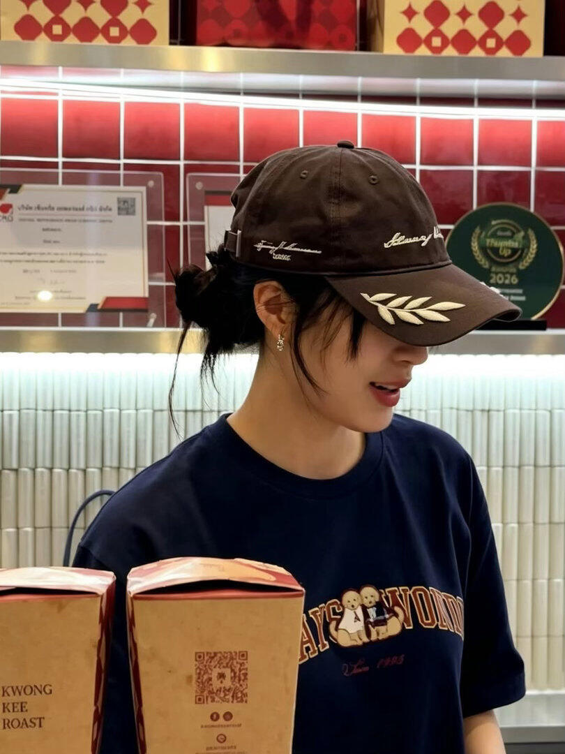 是会在放学后特意去店门口偷看几个小时的漂亮店长姐姐 