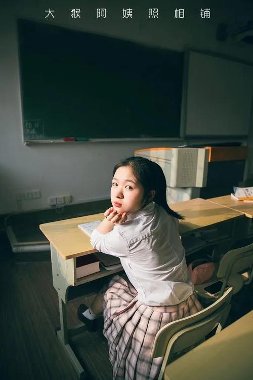 #让学生无话不谈# #暗恋翻篇# 你是否还记得小时候与同桌的“特殊友谊”？我有一