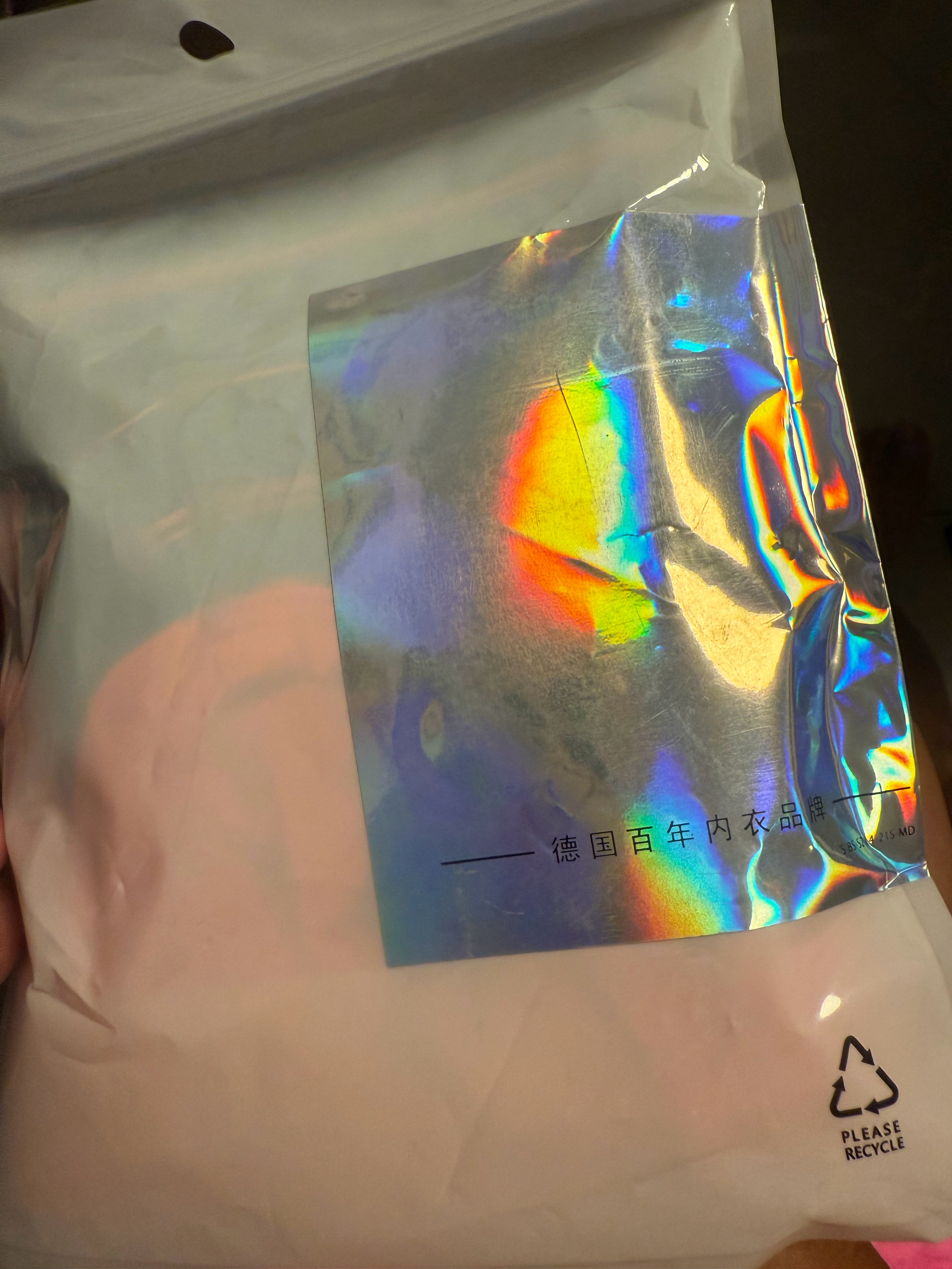 一直喜欢这个品牌，比CK好 ​​​
