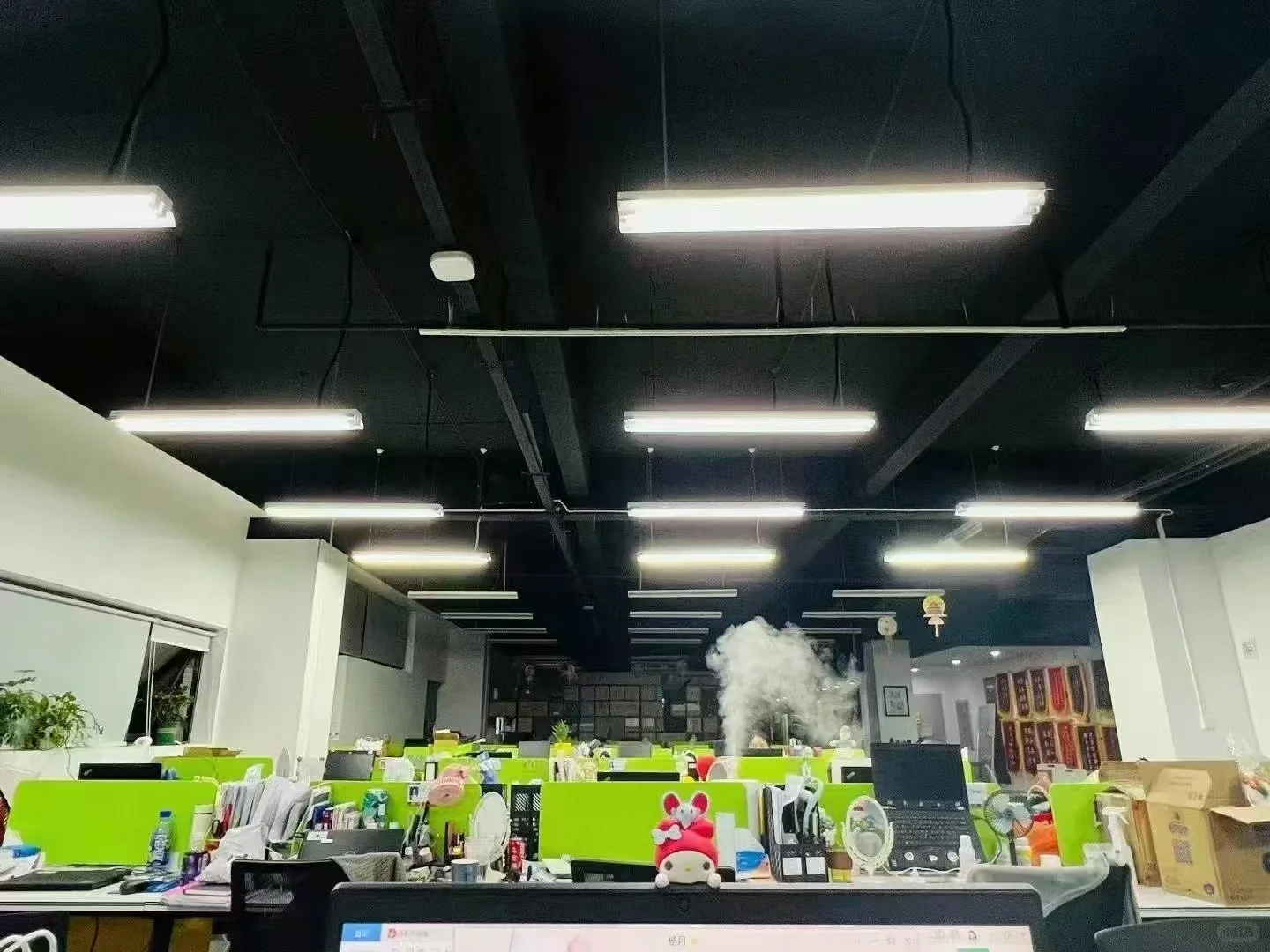 正在和办事老师加班对接客户信息...💌