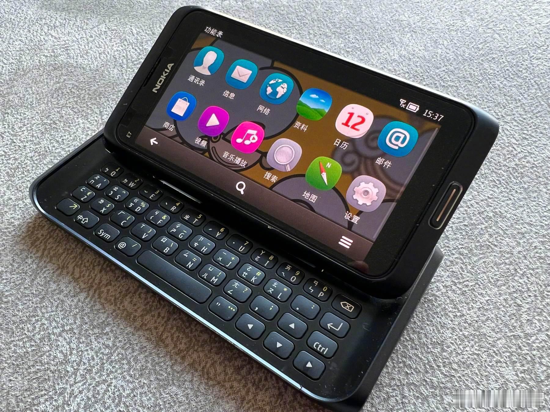 怀旧小抽屉 诺基亚 E7，当年的超级大牌，手机龙头，这一部 E7 纯属是因为侧滑