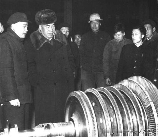 1959年11月30日.朱德视察北京汽轮发电厂。