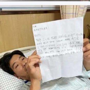 太感动了，一个河南的高中生生病住院，刚好同病房有两个大学的英语老师和数学老师，两