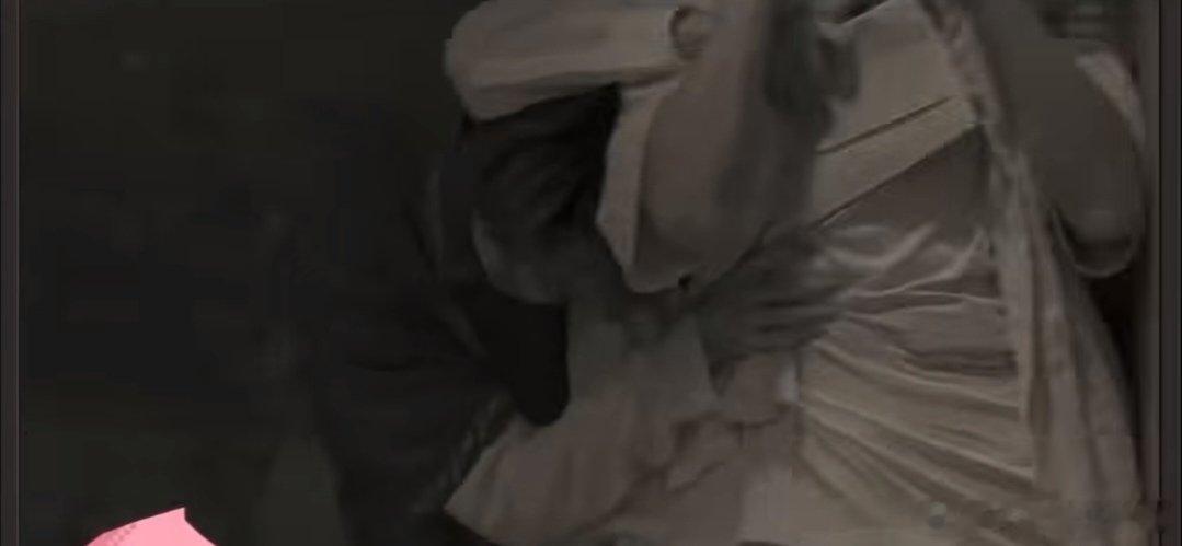 密逃NPC摸了张真源头密室大逃脱 全程吓得缩成一团，被NPC温柔摸头安抚，张真源