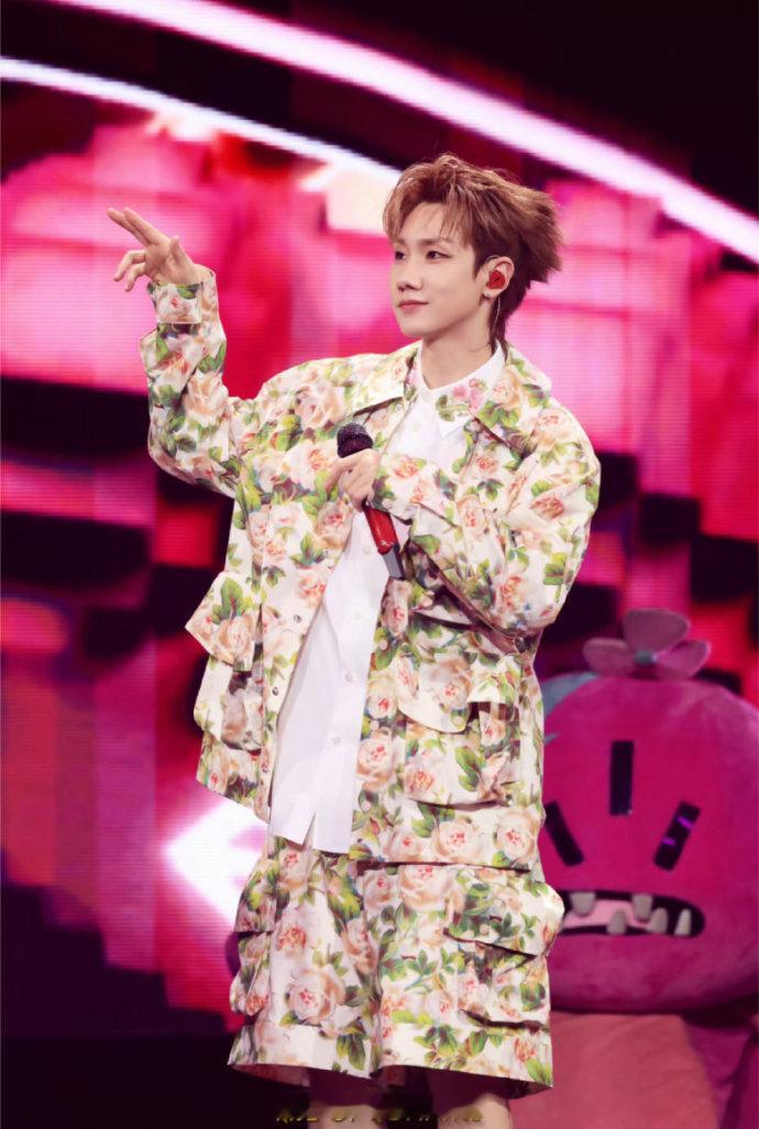 汪苏泷的兵把音乐节开成演唱会汪苏泷的现场有多炸？粉丝大合唱直接盖过音响，演唱会既