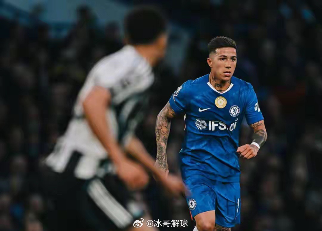 3月15日英超第30轮，阿森纳2-0击败埃弗顿，约克雷斯与道曼补时阶段连入两球锁