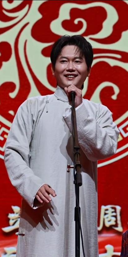 孟鹤堂杭州专场被夸，和妻子减脂效果明显，前排女观众直呼孟鹤堂瘦了好多！德云社孟鹤