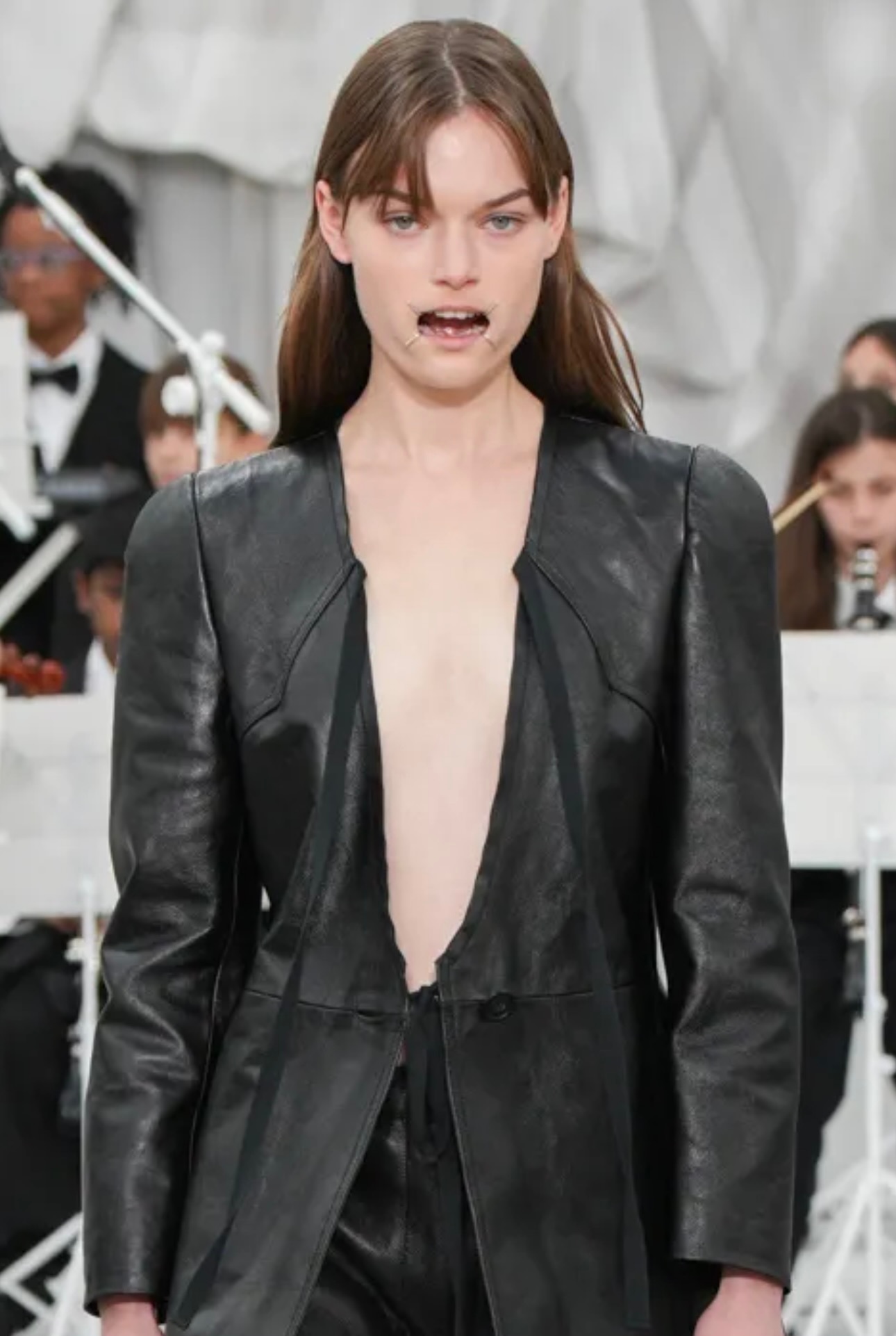 “口器”⛓️Maison Margiela S/S 2026 by Glenn 