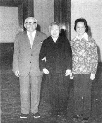 1978年4月，邓颖超会见马海德和夫人苏菲。