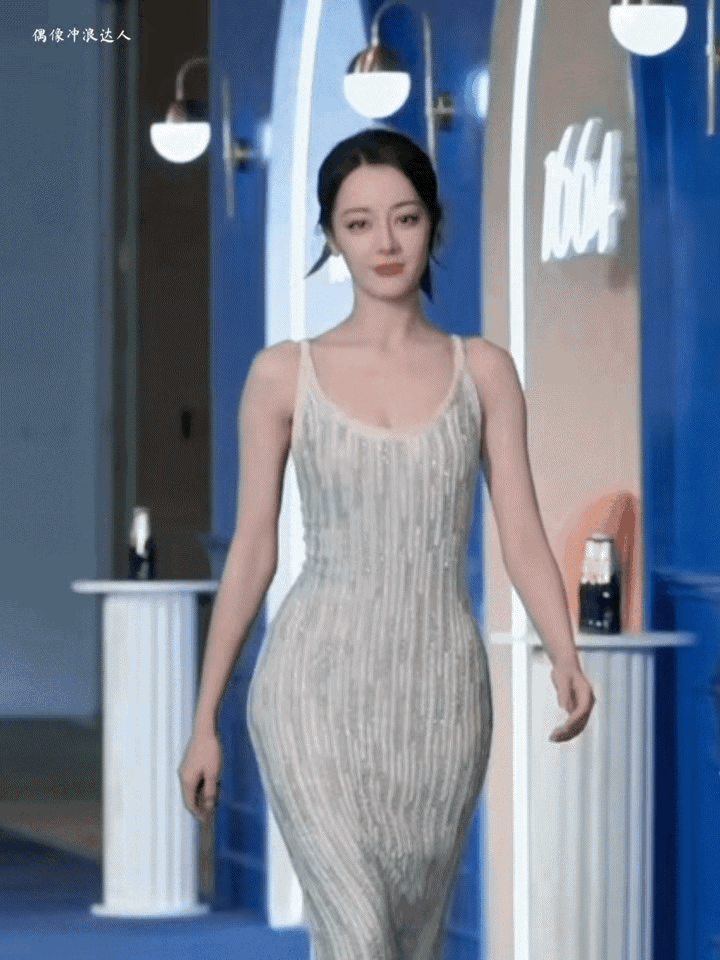 #迪丽热巴否认未婚生孩子# “这是生过孩子的身材吗？用膝盖想想就知道是假的啦 [
