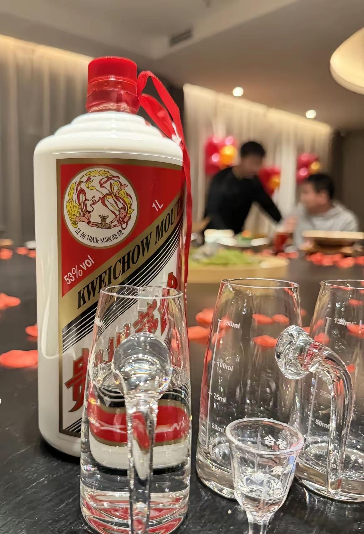 今年中秋白酒战况：茅台最稳，五粮液还能扛，国窖有压力，水井坊难卖。1. 贵州茅台