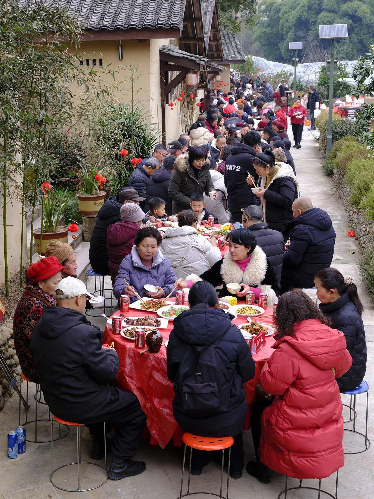 农村坝坝宴，除了吃饭更是亲情与乡情的延续。坝坝宴 农村生活