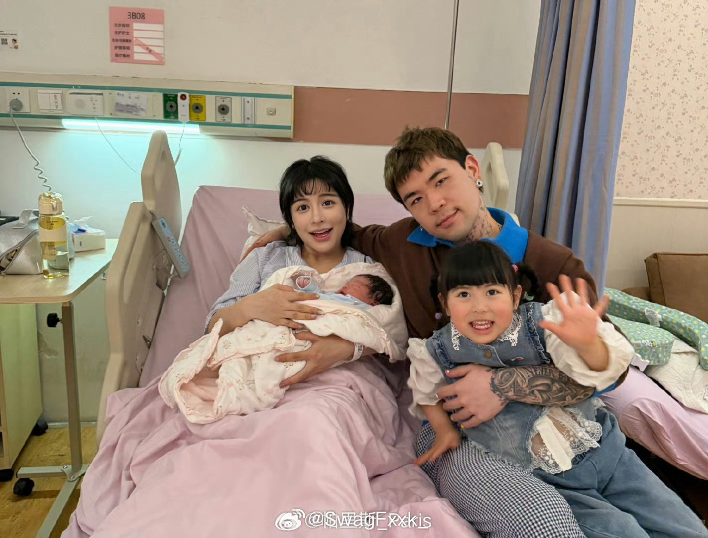 哇噻！KnowKnow和老婆帕里斯的二胎出生啦幸福幸福！ 