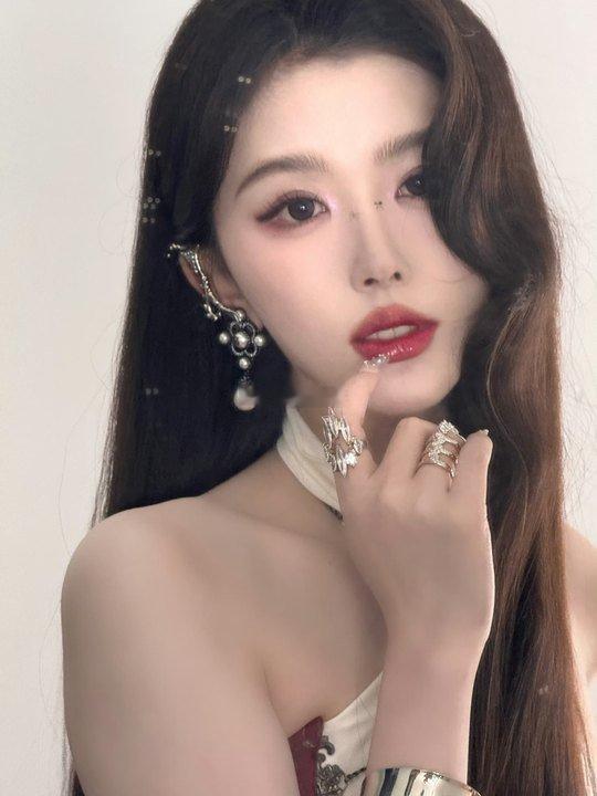 孔雪儿电子蝴蝶妆容孔雪儿的电子蝴蝶妆孔雪儿电子蝴蝶妆容 