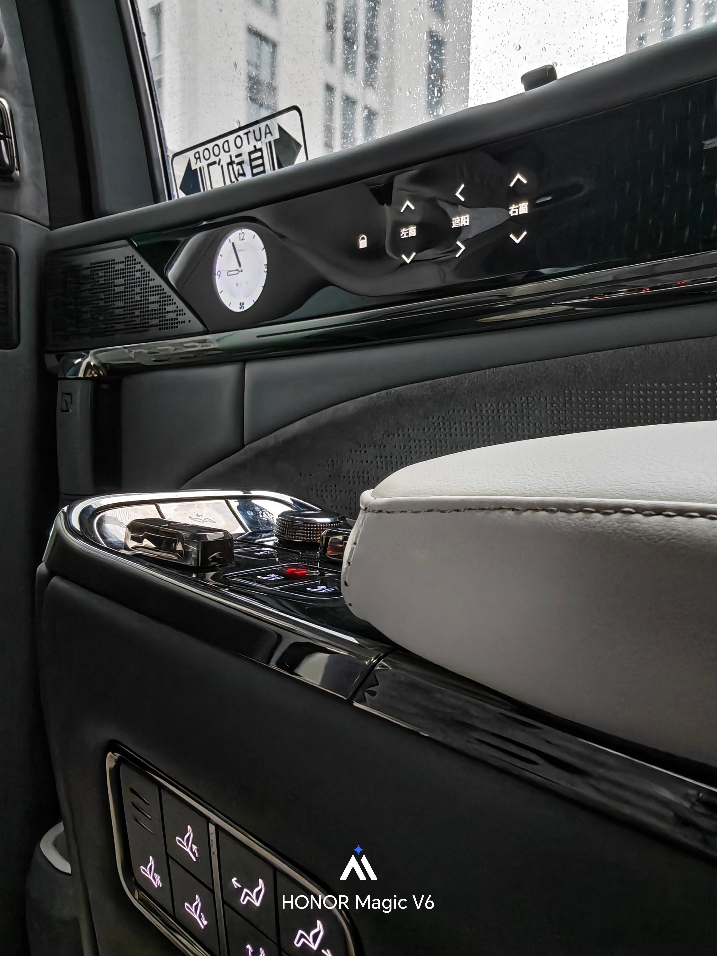 极氪009算不算当下最佳的接送车？座椅按摩打开，再远的距离也可以等 